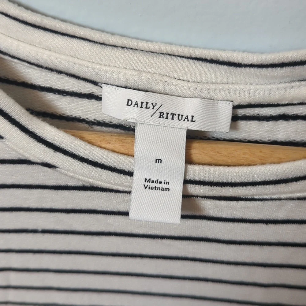Daily Ritual Puffed Sleeves Striped Dress - Picture 4 of 8